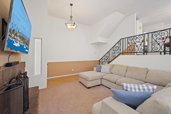 Building Photo - 1439 Summit Dr