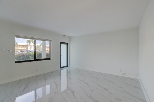 Building Photo - 2140 NE 56th St