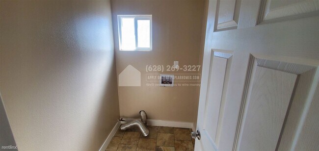 Foto del edificio - 2 br, 1 bath Duplex - 956 E 55th St -
