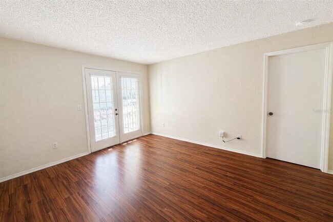 Building Photo - 2550 N Alafaya Trail