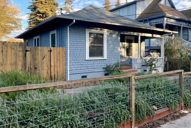 Building Photo - 136 Orange St