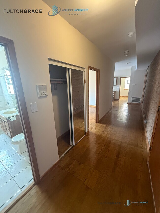 Foto del edificio - 1249 W Devon Ave