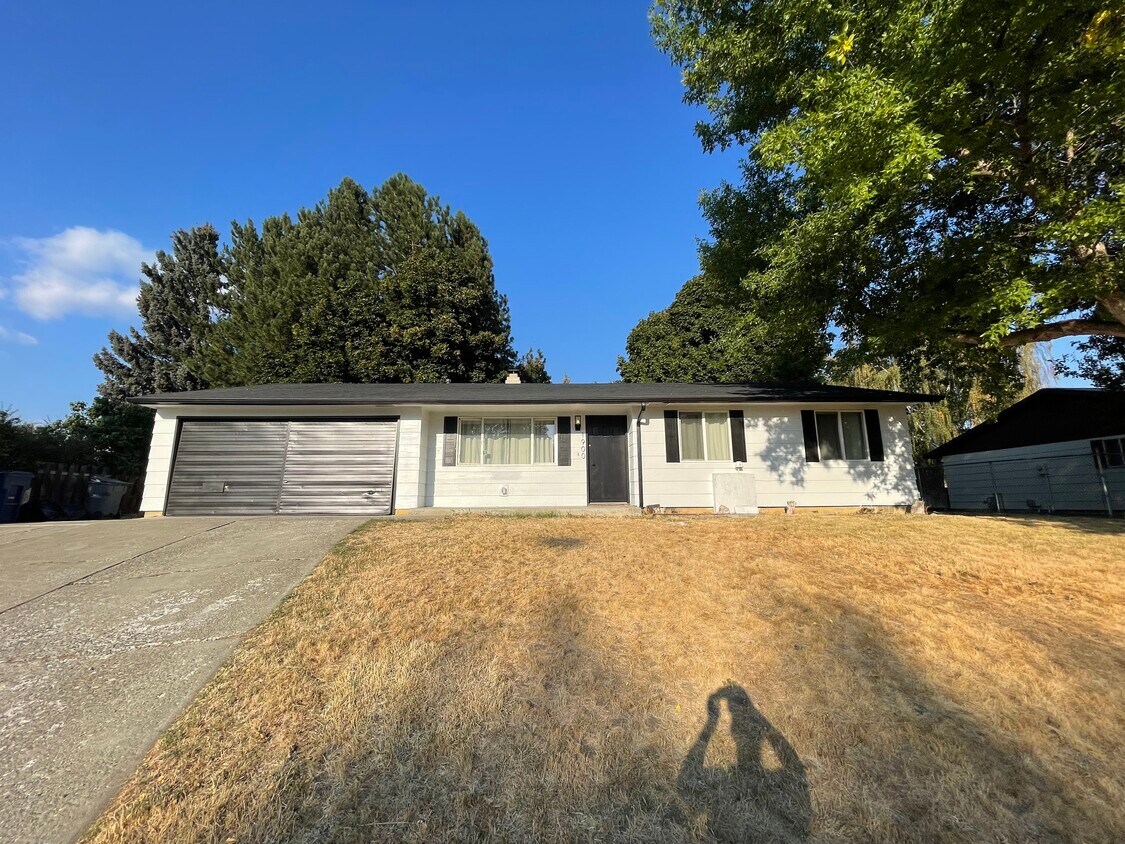 1900 N Parklane Ave, Ellensburg, WA 98926 House Rental in Ellensburg