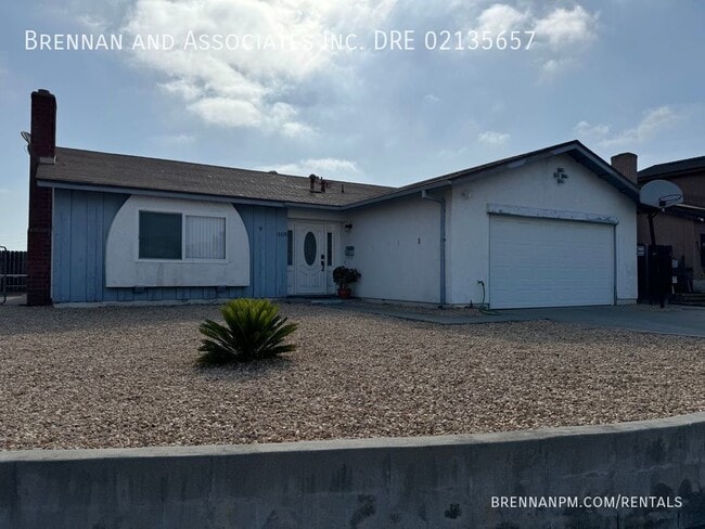Foto del edificio - Spacious 4-Bed, 2-Bath Family Home with a ...