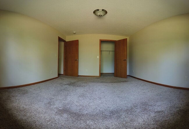 Building Photo - 2 Bedroom Town Home