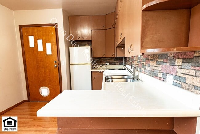 Foto del edificio - 7321 Ideal Ave
