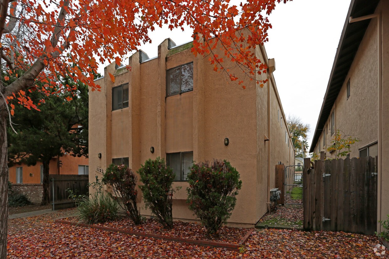 Building Photo - 1122 T St