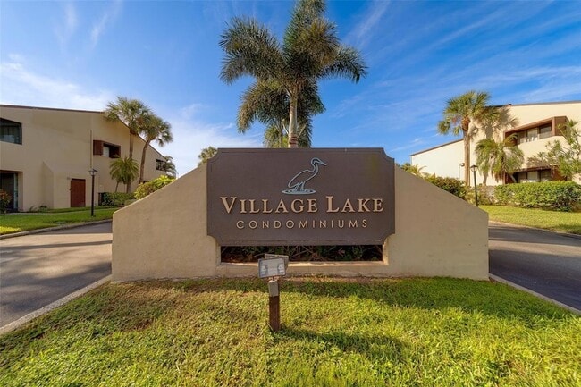 Building Photo - 890 N Village Dr
