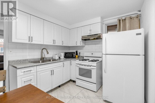 Building Photo - 57 Shanly St