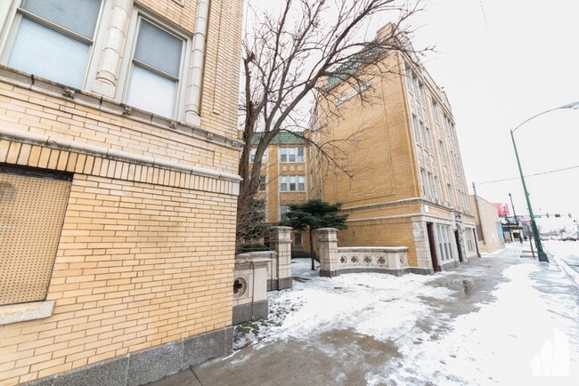 Foto del edificio - 4255 W Addison St