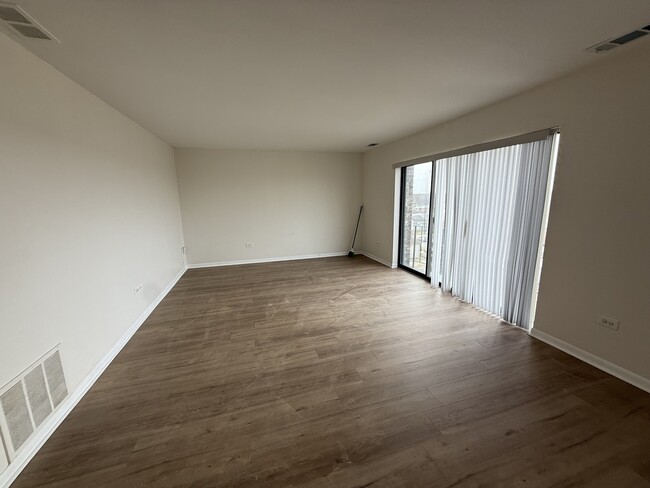 Foto del edificio - 2310 N Harlem Ave