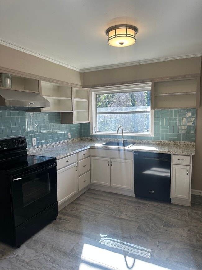 Building Photo - 3 bedroom in Clarkesville!