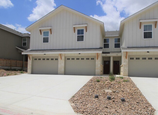 Foto del edificio - 3/2.5/1.5 Fourplex with Granite Countertops, 9ft Ceilings, Fridge, Washer, Dryer / NBISD