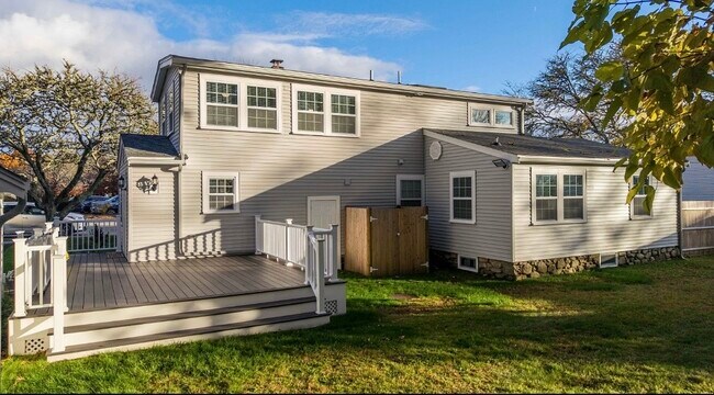 Foto del edificio - 245 Wareham Rd