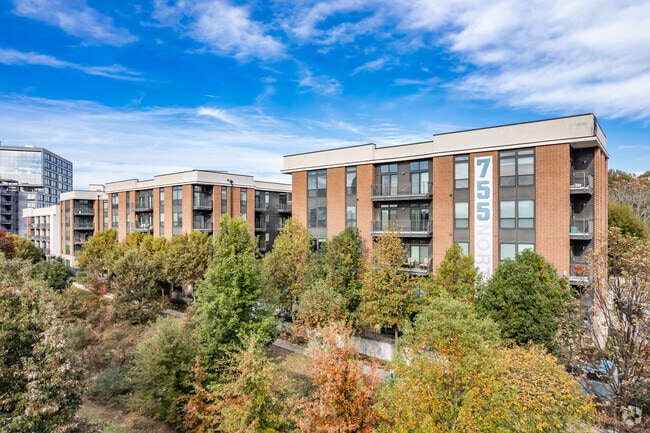 Building Photo - 755 North