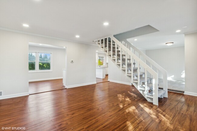 Building Photo - 313 Appleton Dr