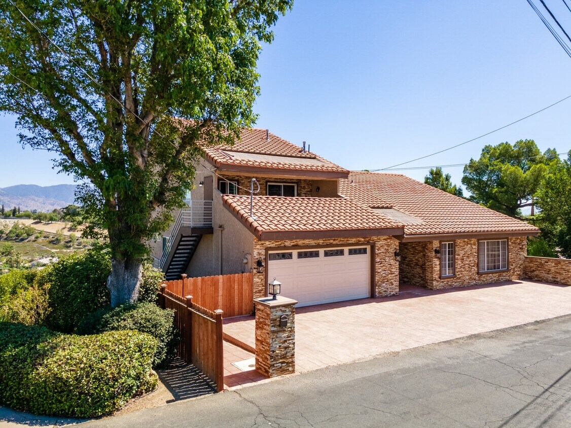 17853 Ridgeway Rd, Granada Hills, CA 91344 House Rental in Granada Hills, CA