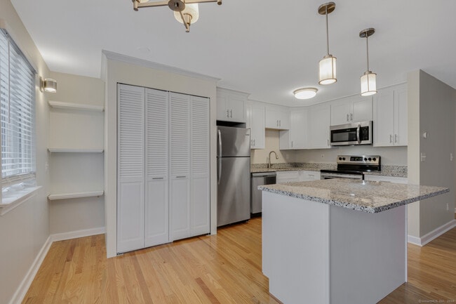 Photo - 115 S Main St Apartment