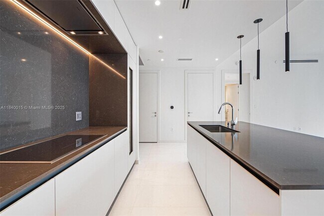Foto del edificio - 300 Biscayne Blvd Way