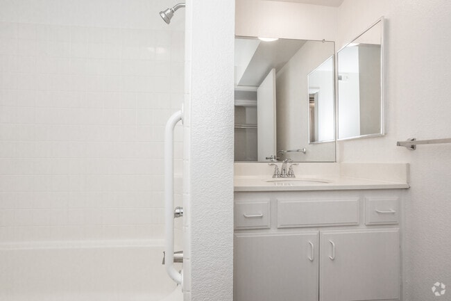 1BR, 1BA - 585 SF - Vintage at Stonehaven Senior Living