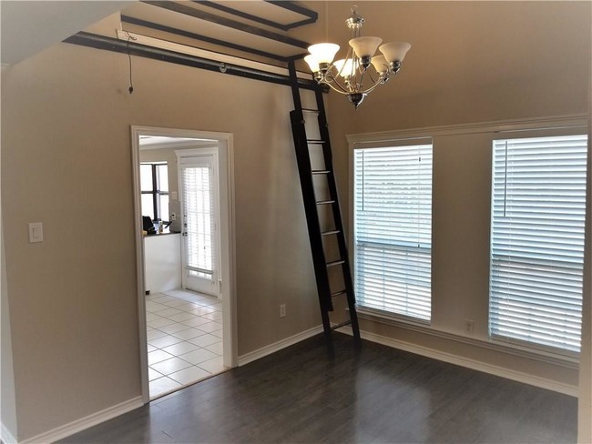 Building Photo - 2111 Holly Hill Ln