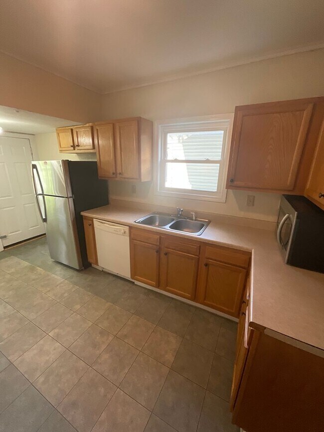 Foto del edificio - *2027* 4 Bed House!! Great Spot!!