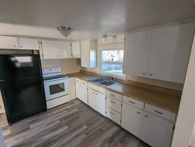 Building Photo - Two Bedroom House in Central Missoula with...