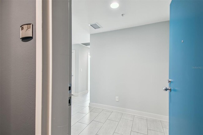 Building Photo - 1208 E Kennedy Blvd