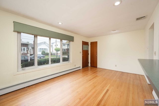 Building Photo - 21 Wickers St