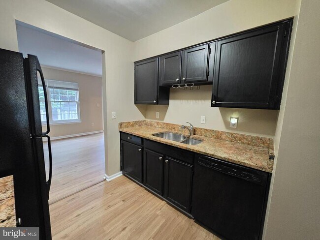 Foto del edificio - 6505 China Grove Ct