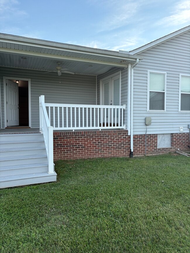 Foto del edificio - 1548 Thurman Rd