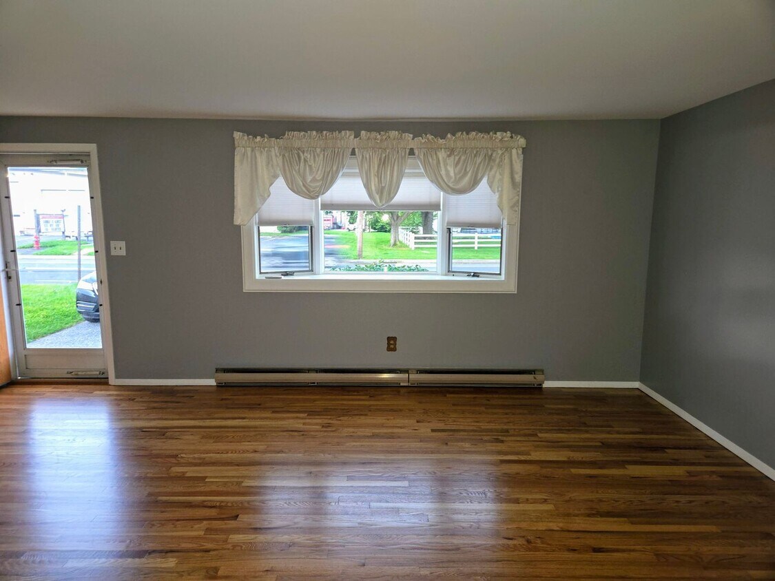 Foto principal - 1642 Whitehall Ave
