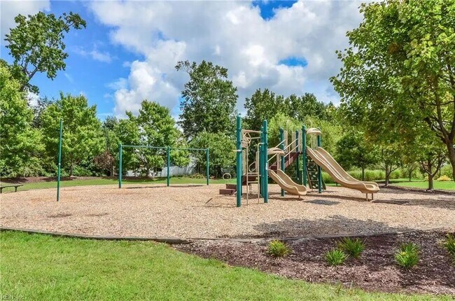 Building Photo - 3025 Patrick Henry Dr