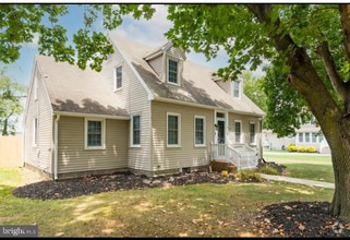 Building Photo - 129 Laurel Rd