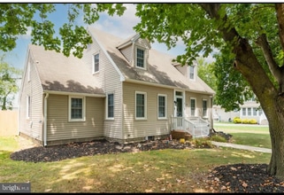 Building Photo - 129 Laurel Rd