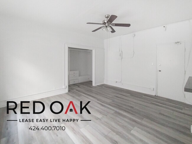 Building Photo - One-of-a-kind Studio With Kitchen Applianc...
