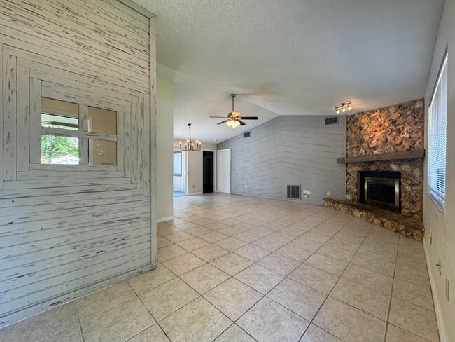 Building Photo - 40 Bluebird Ln