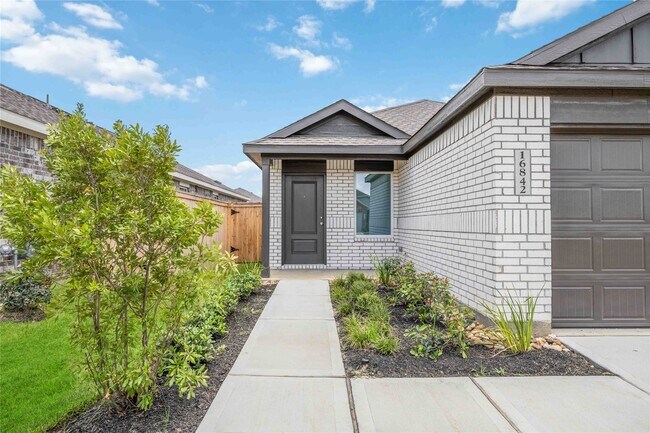 Building Photo - 16842 Spotted Oak Dr