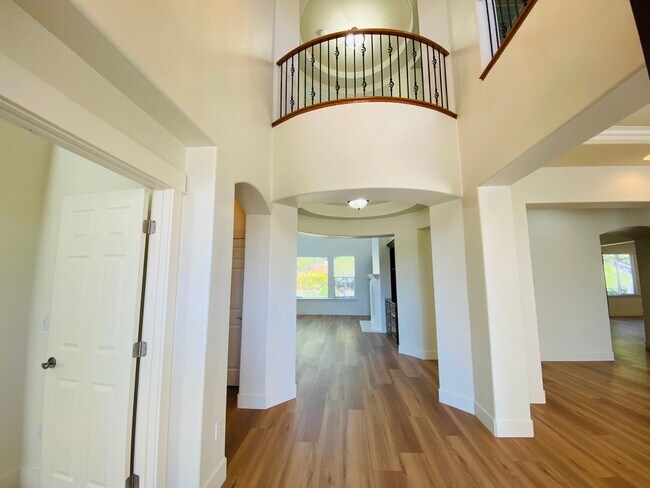 Foto del edificio - Roseville Masterpiece in Stone Canyon Gate...