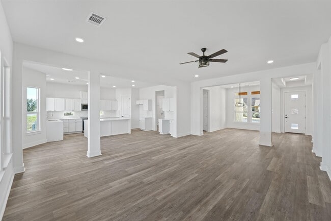 Building Photo - 100 Up There