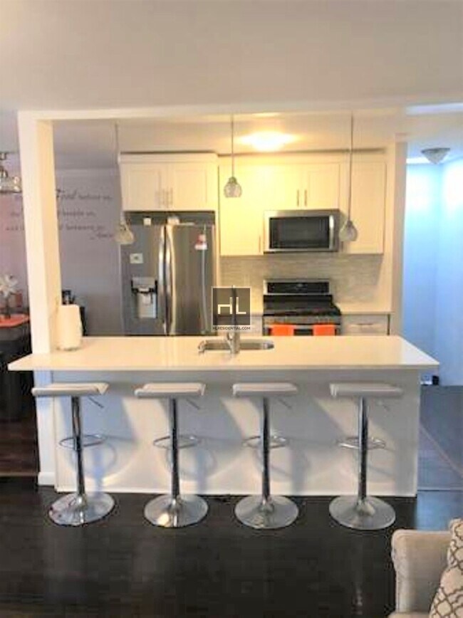 Foto del edificio - 1057 E 57th St