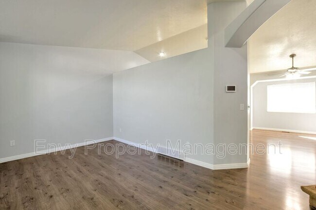 Building Photo - 1827 N Diane Rd