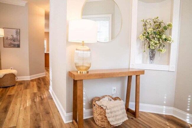 Foto del edificio - 2046 Barberry Dr