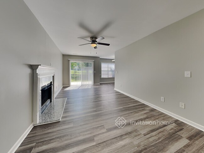Foto del edificio - 1613 Harper Spring Dr