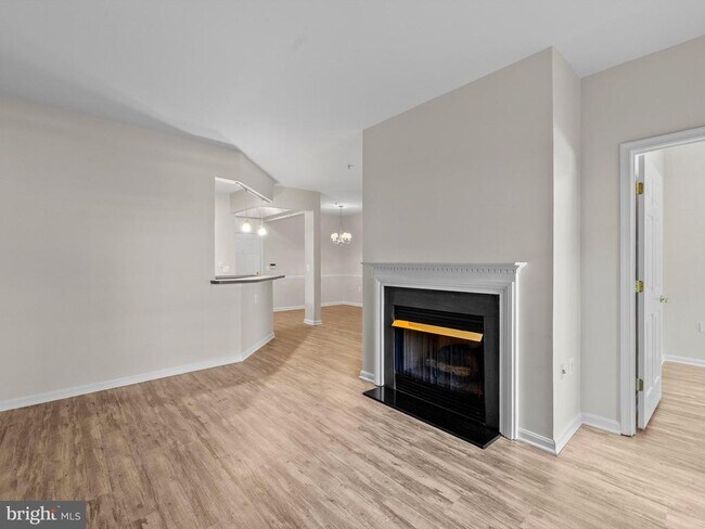 Foto del edificio - 2911 Deer Hollow Way