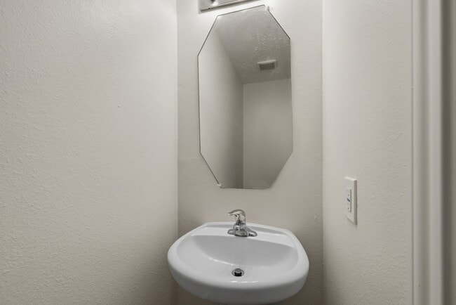 Foto del edificio - 17602 Bering Bridge Ln