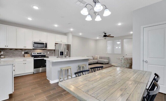 Building Photo - 14014 Sterely Ct S