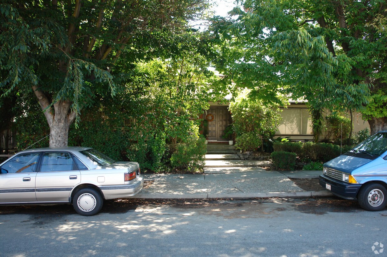 Foto del edificio - 504 Doyle Rd