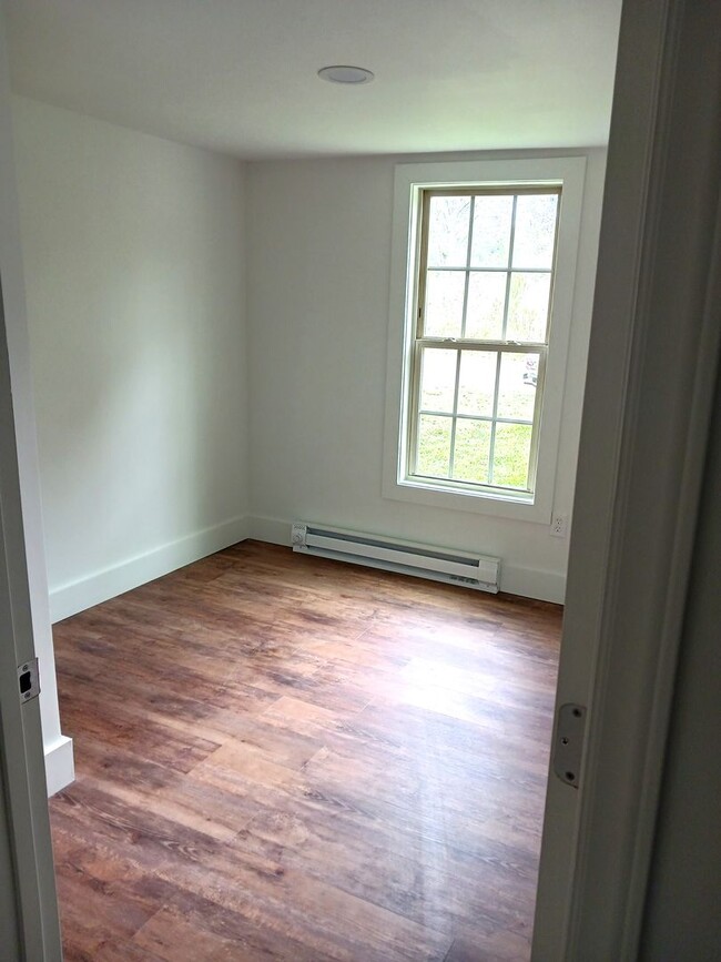 Building Photo - Renovated Three Bedroom Mobile Home for Re...