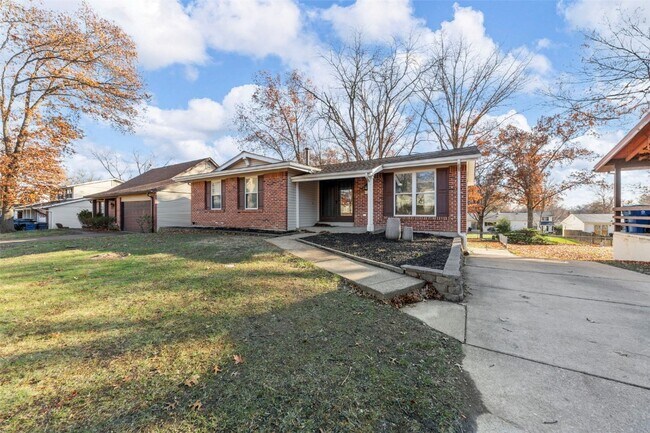 Building Photo - 818 Reinke Rd